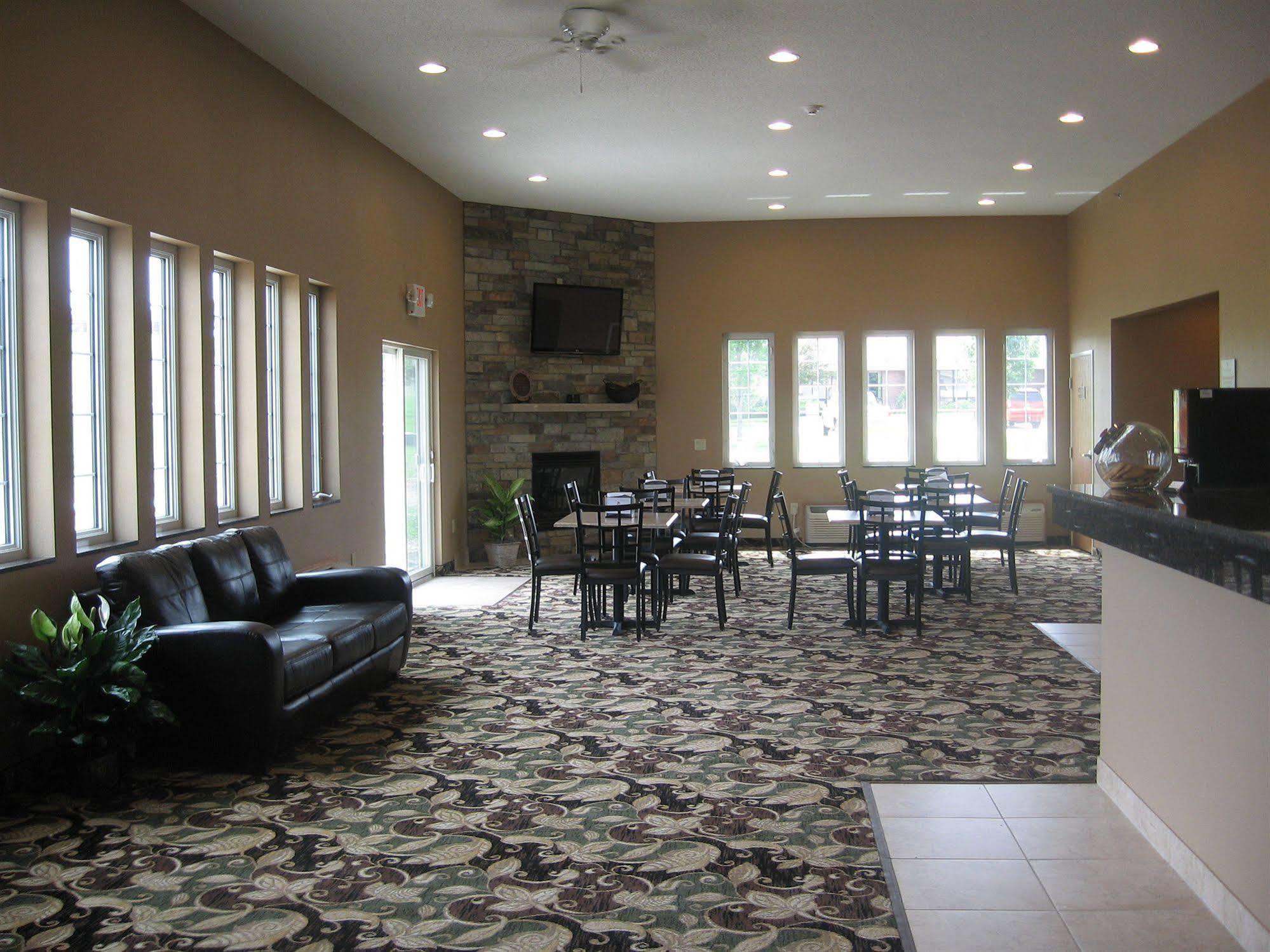 אטלנטיק Rock Island Inn & Suites מראה חיצוני תמונה