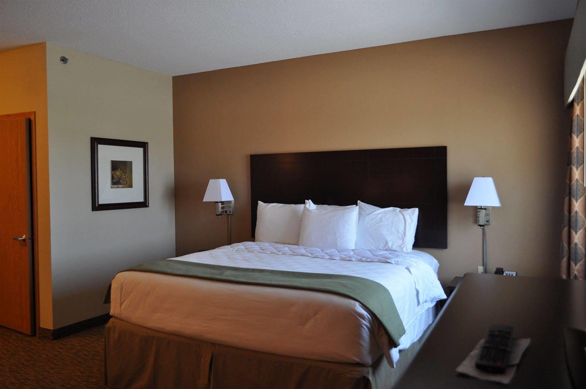 אטלנטיק Rock Island Inn & Suites מראה חיצוני תמונה