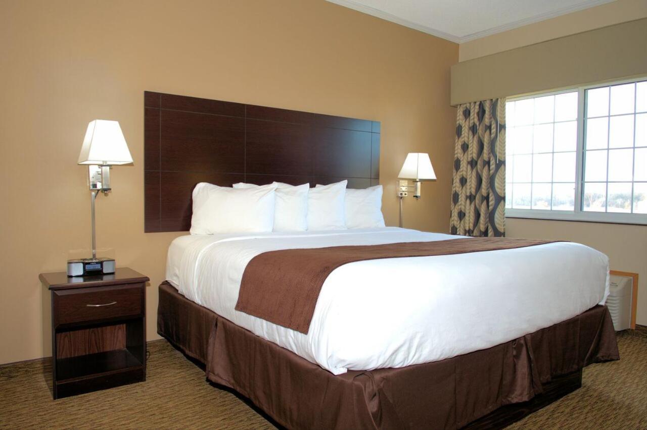 אטלנטיק Rock Island Inn & Suites מראה חיצוני תמונה