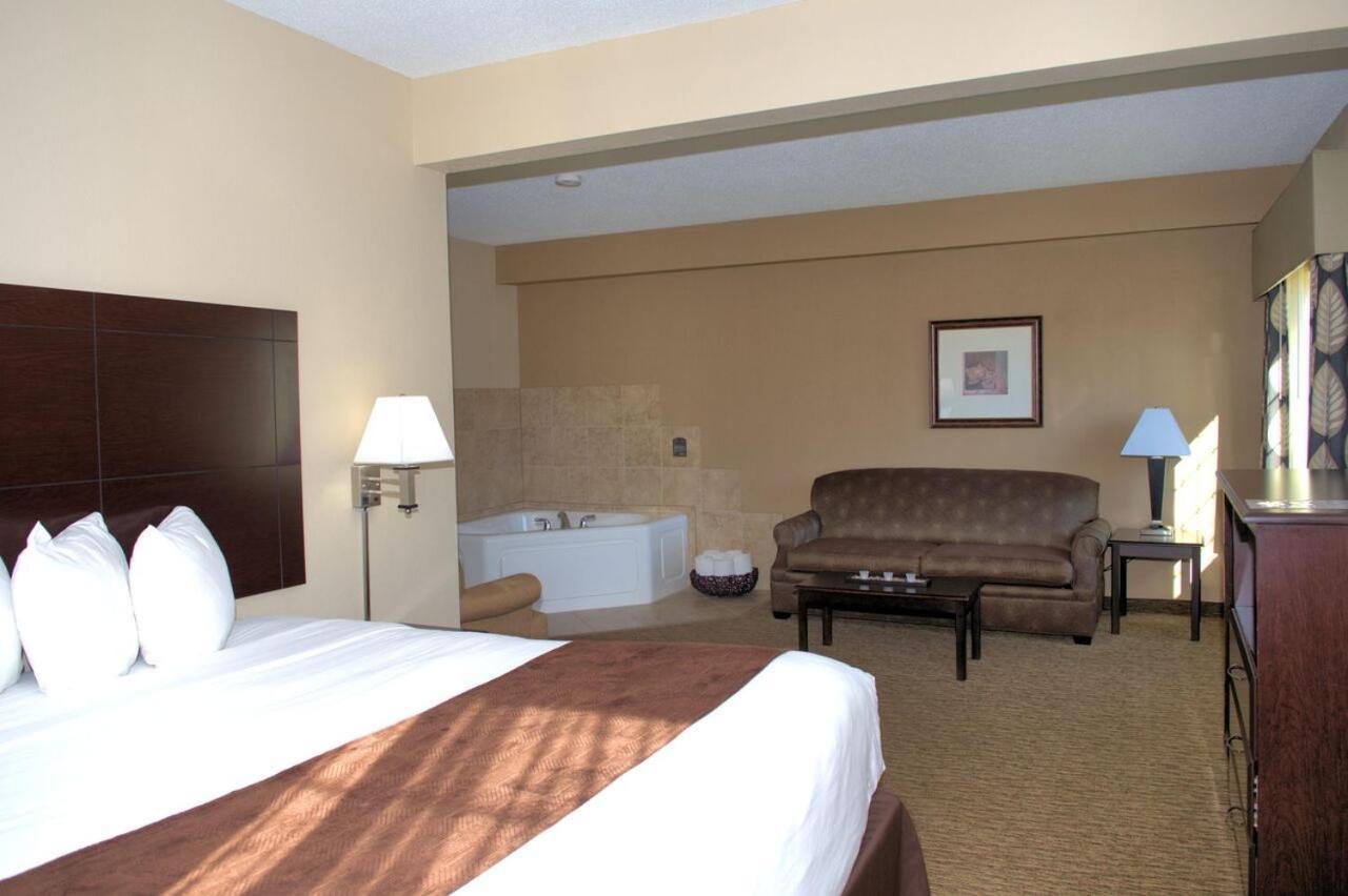 אטלנטיק Rock Island Inn & Suites מראה חיצוני תמונה